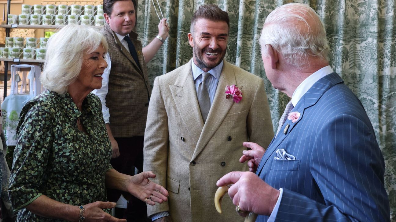 REPARĂ -te, Sir David: Beckham Knighted de King