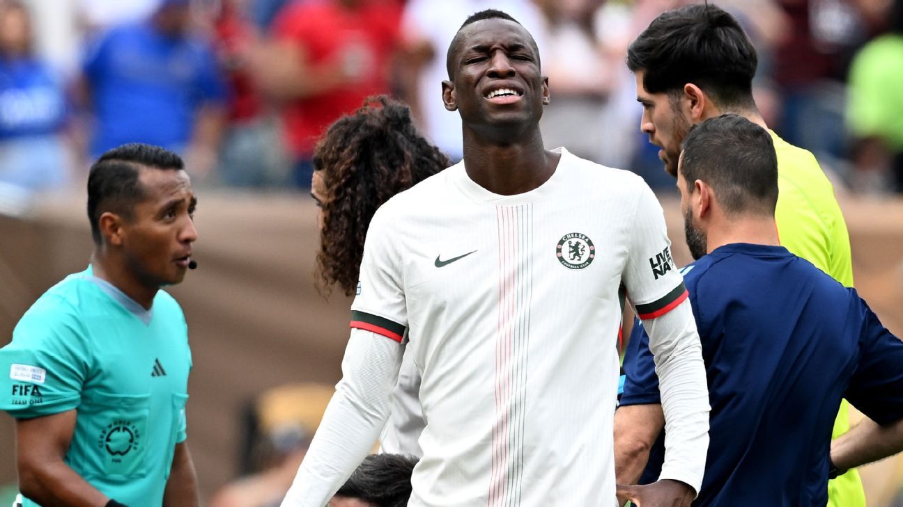 Jackson al lui Chelsea Ne pare rău pentru Red: „Te -am lăsat jos”