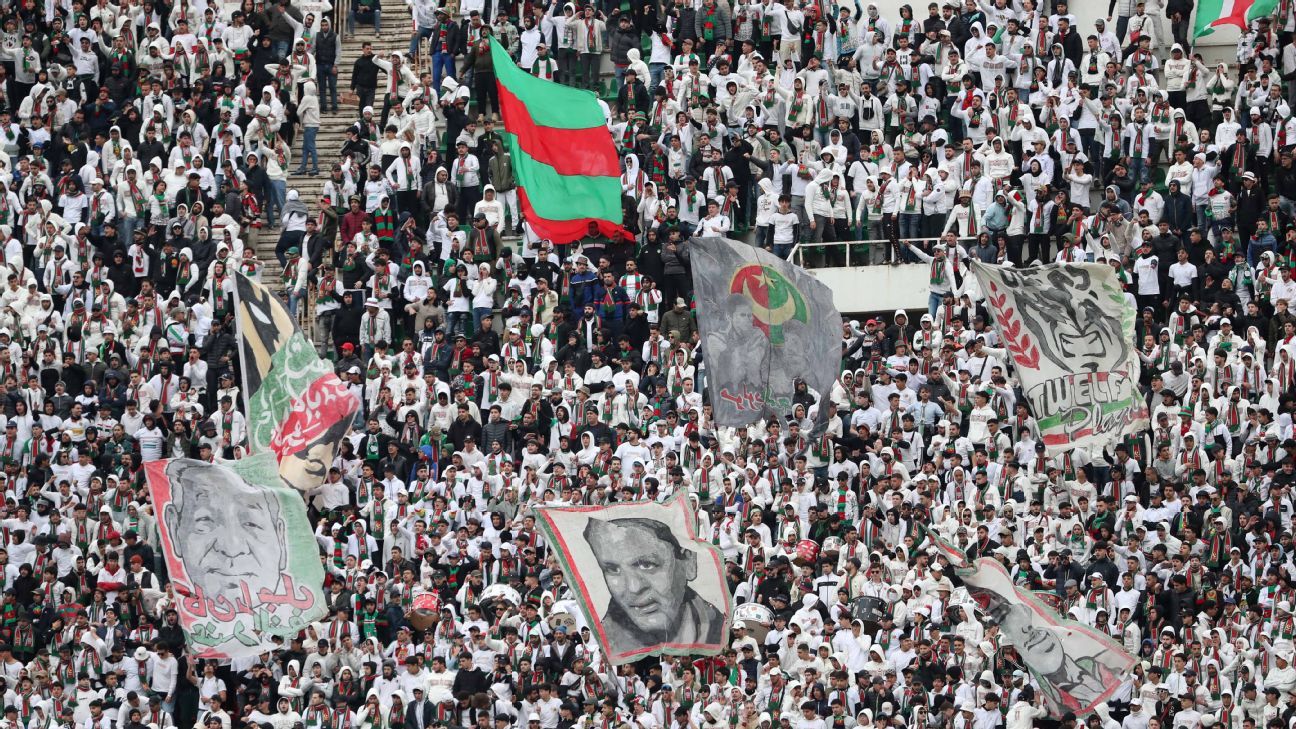 trei-morti,-70-raniti-in-toamna-stadionului-algeria