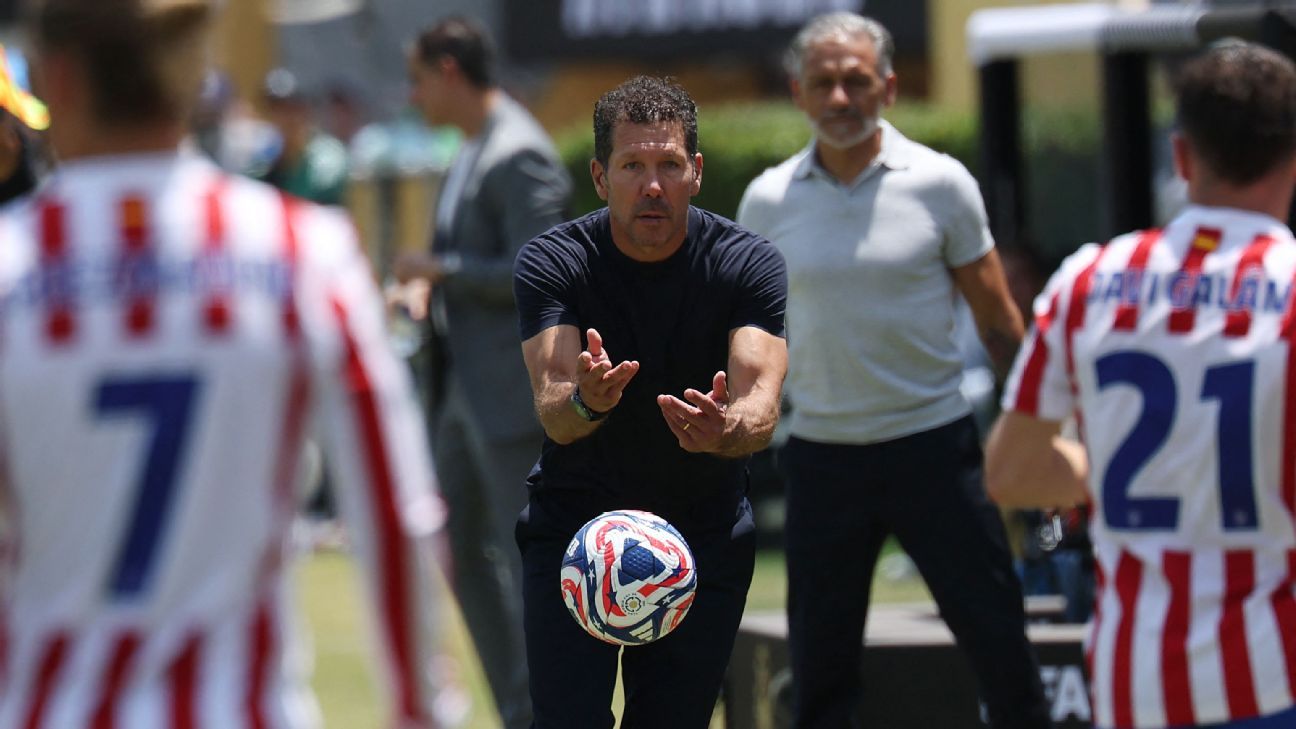 Simeone trântește CWC Refs: Totul „împotriva noastră”