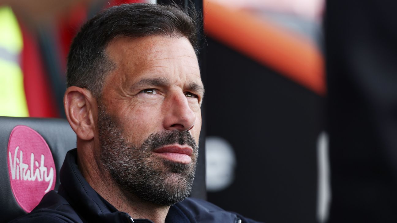 leicester-part-cu-seful-van-nistelrooy