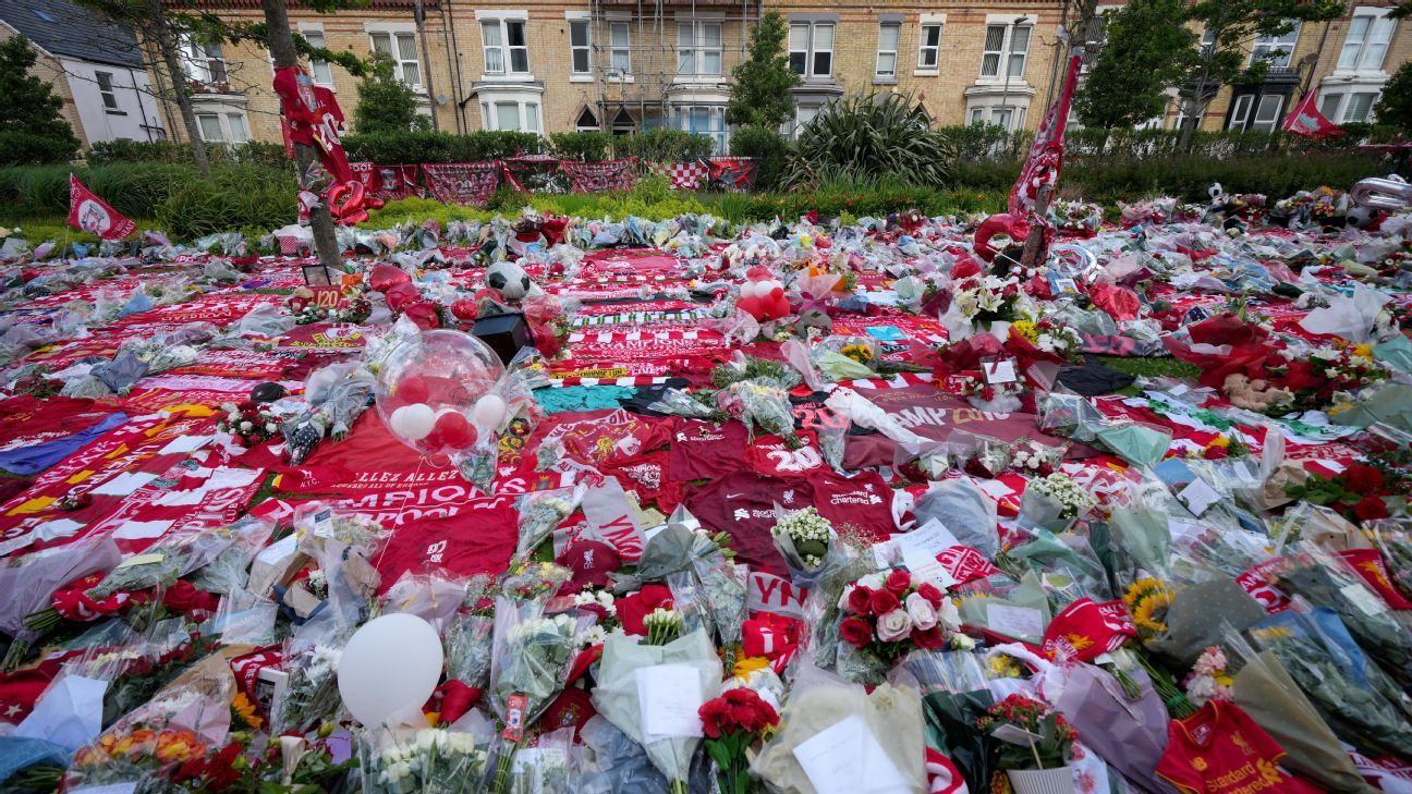 man-united-lay-diogo-jota-tribute-la-anfield