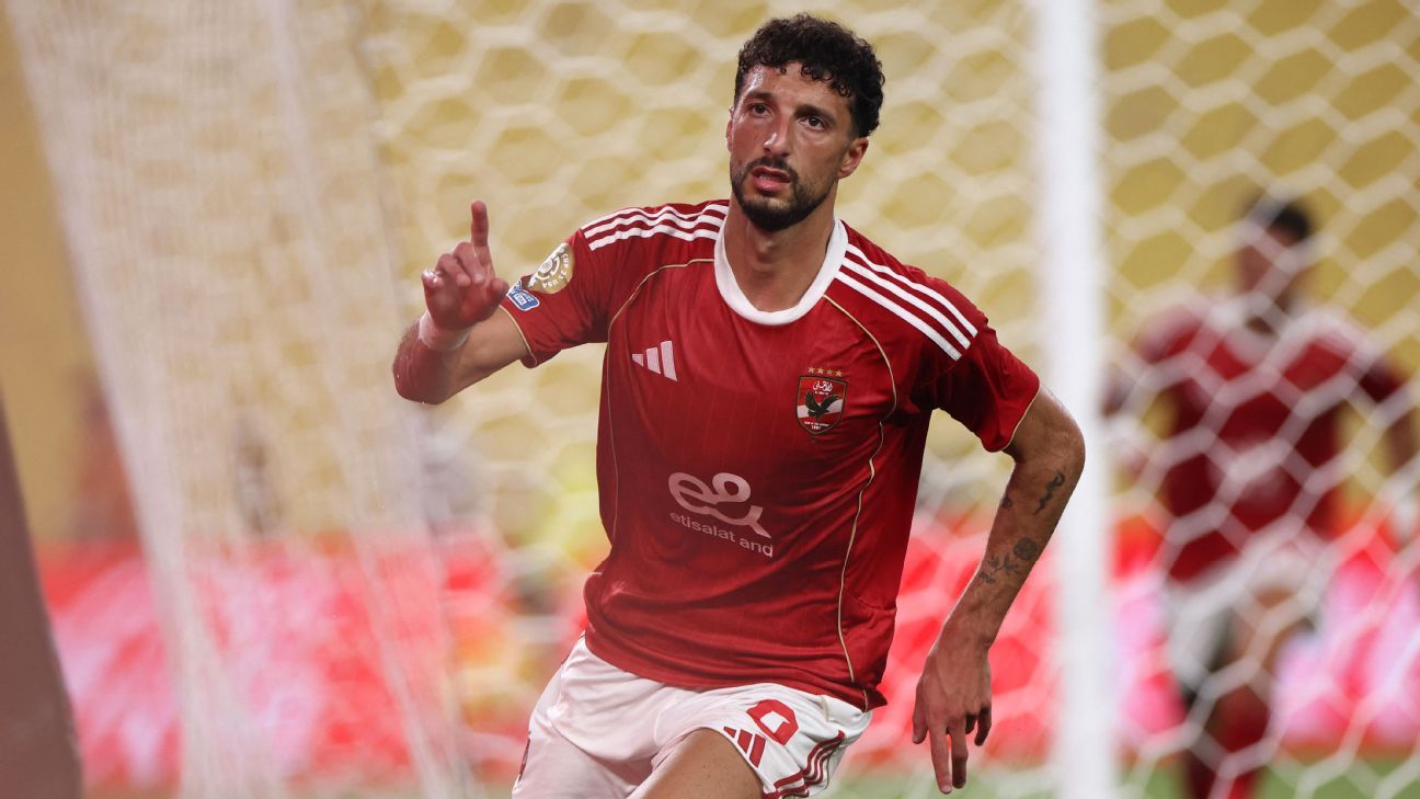 Echipaj Semnează Palestina Striker, vedeta CWC Abou Ali