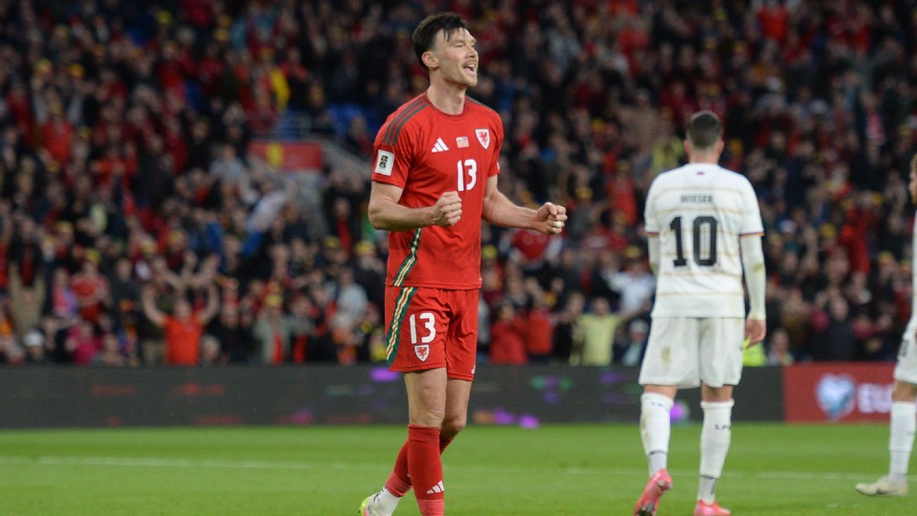 Atacantul din Țara Galilor, Kieffer Moore, îl face pe Wrexham să se miște