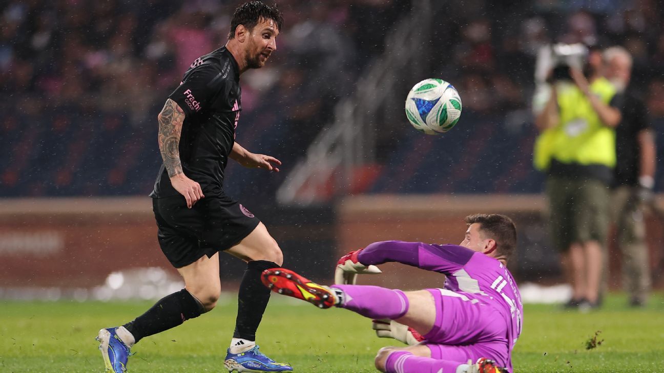 Messi marchează de două ori, Miami Clinch Playoff Dall