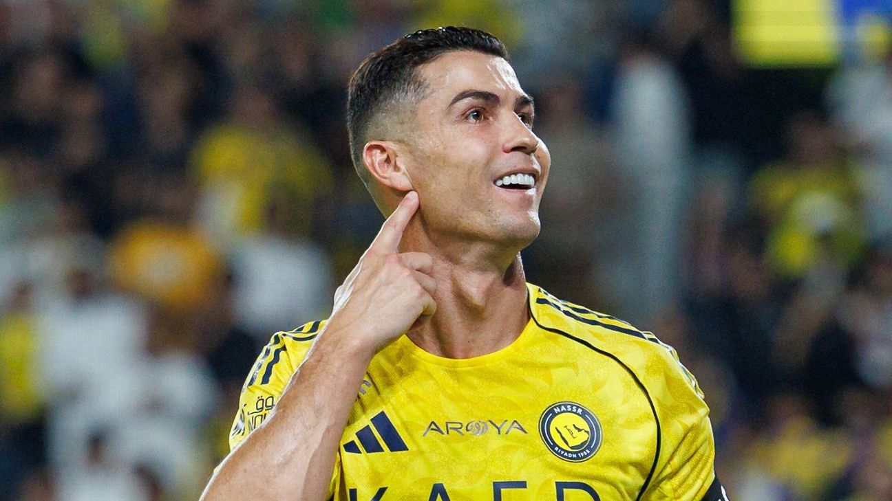 ronaldo:-familia-imi-cere-sa-ma-opresc;-vreau-1.000-de-goluri