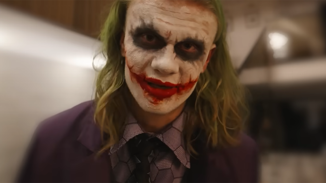 🎃 Erling Haaland îi sperie pe localnici în rolul lui Joker