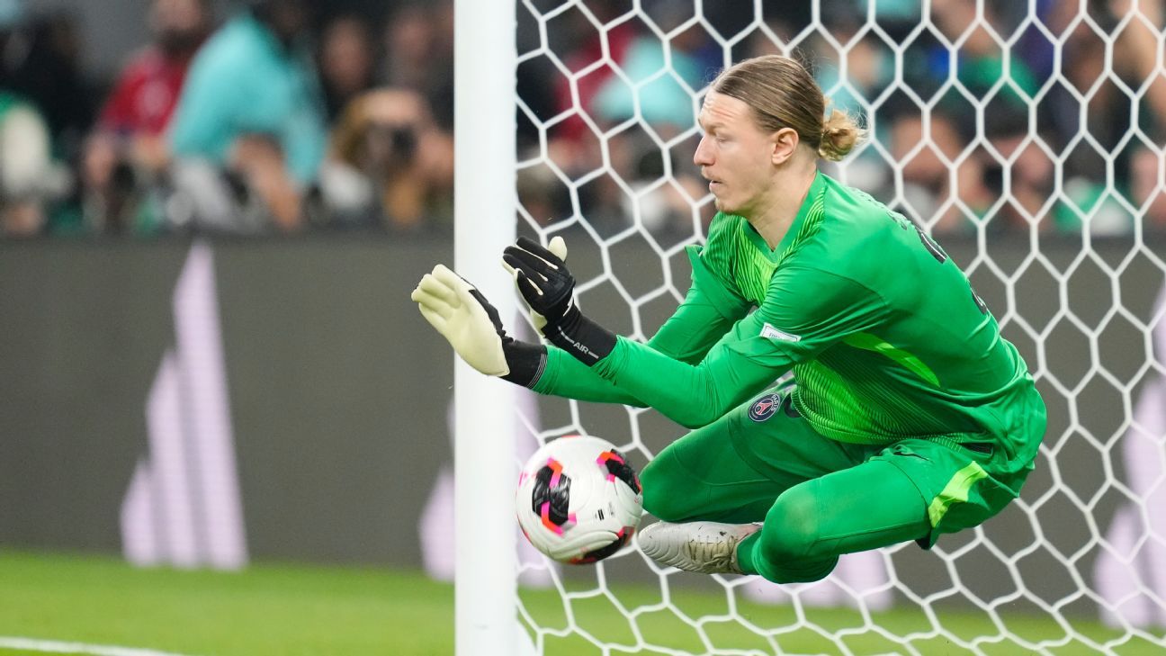 psg-gk-s-a-fracturat-mana-in-timpul-loviturilor-eroice