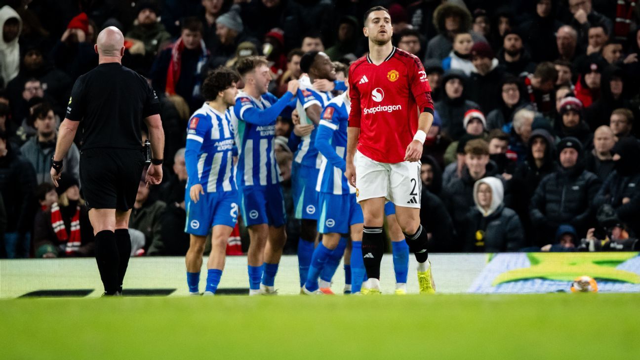 fara-niciun-antrenor,-manchester-united-continua-sa-scada-la-noi-minime