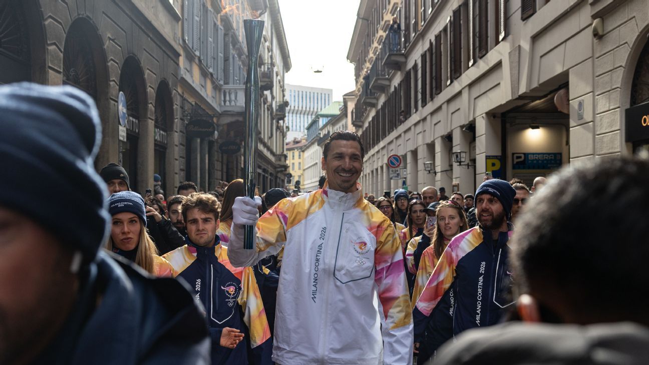 torta,-fa-cunostinta-cu-zlatan:-legenda-milanului-serveste-ca-purtator-de-torta-olimpic