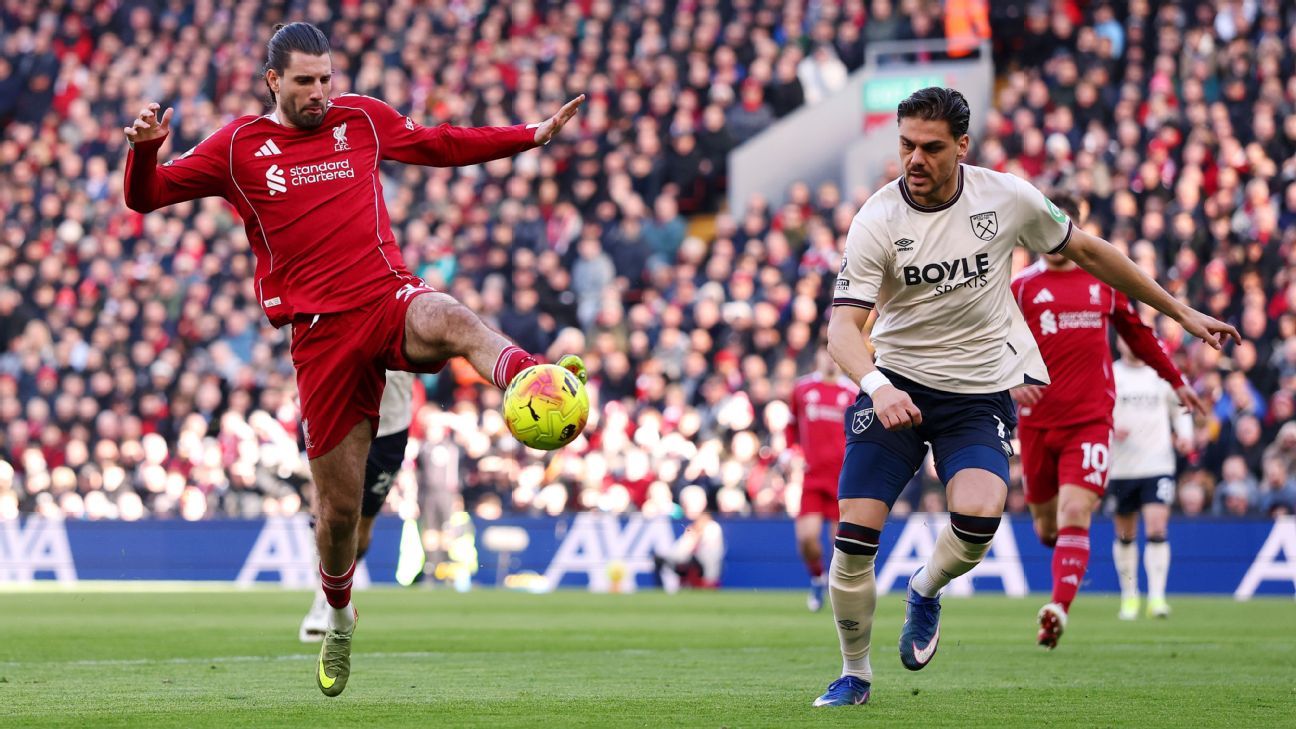 Actualizări live despre fotbalul european: Liverpool găzduiește West Ham cu ochii în primii patru