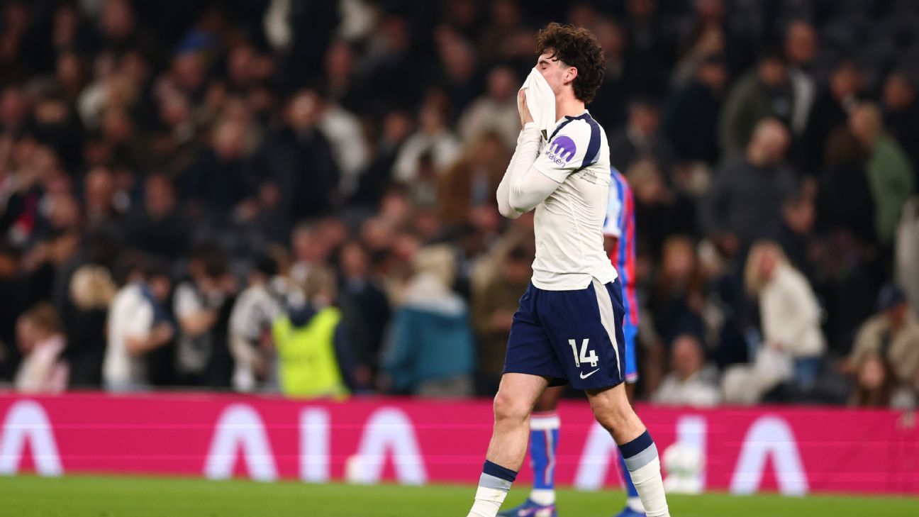 tudor-de-la-spurs-sugereaza-ca-gray-ar-putea-juca-fundas-central